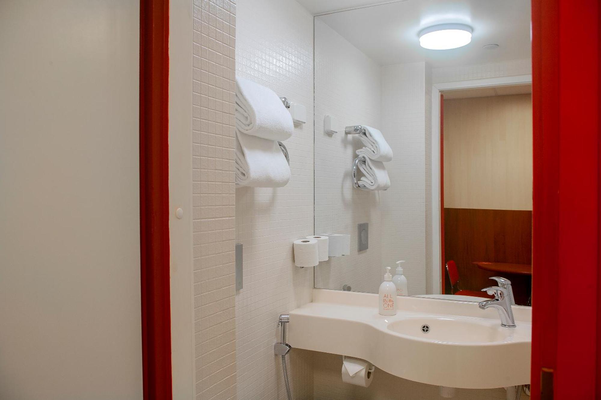 Omena Centre Hotel