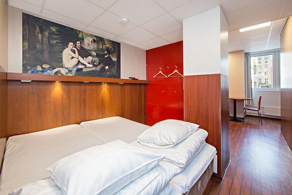 Omena Centre Hotel