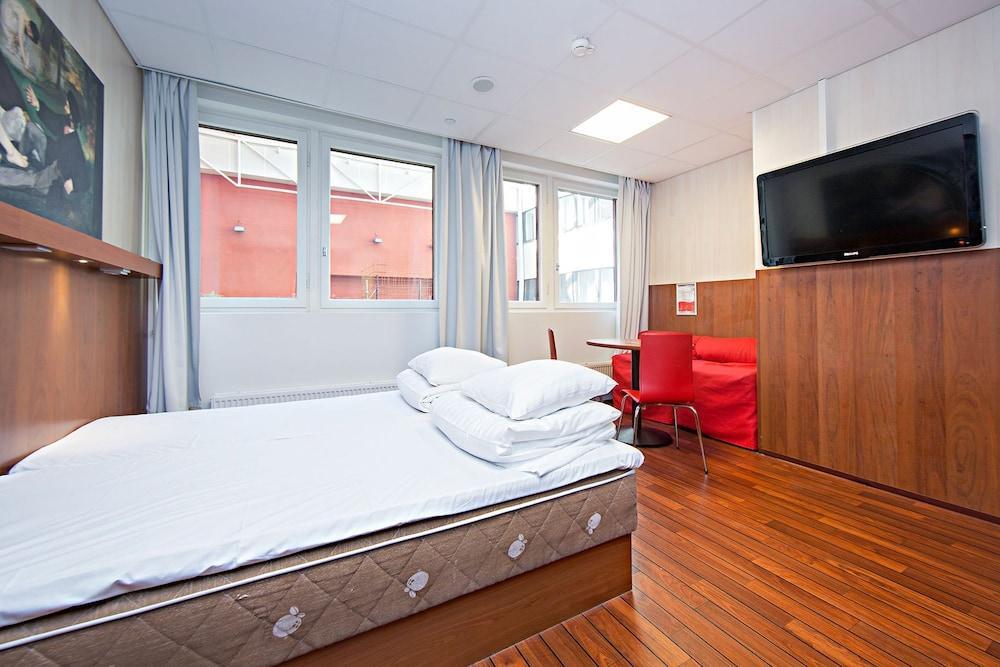 Omena Centre Hotel